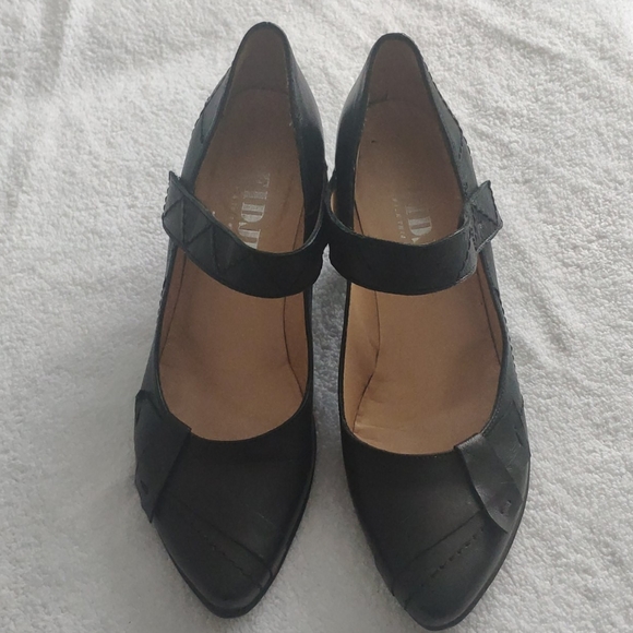 Fidji Leather Pumps - Picture 2 of 8